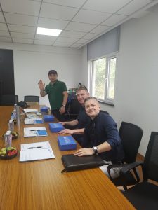 English-Chinese interpreter at meetings