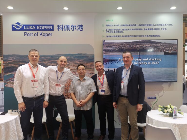 A photo with Luka Koper management team
